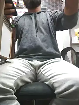 Snapshot of RaviRoy2326 chatting on 01/28/25, 04:52 RaviRoy2326 online show from 01/28/25, 04:52