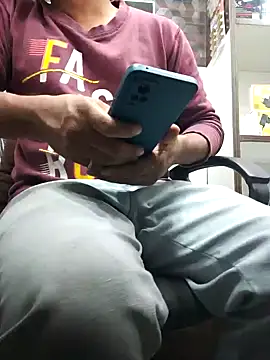 Snapshot of RaviRoy2326 chatting on 01/29/25, 03:04 RaviRoy2326 online show from 01/29/25, 03:04