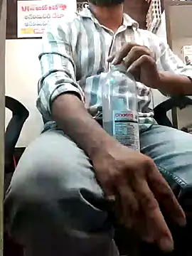 Snapshot of RaviRoy2326 chatting on 02/05/25, 05:52 RaviRoy2326 online show from 02/05/25, 05:52