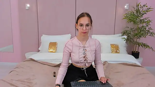 SandraTucker online show from 01/26/25, 06:17