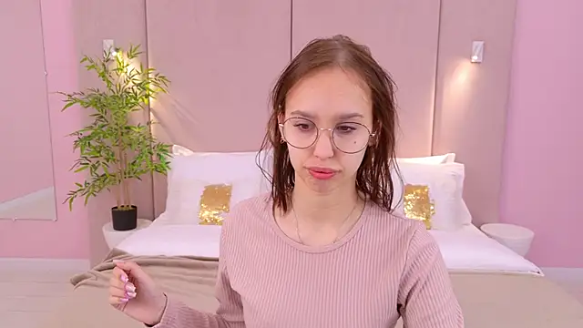 SandraTucker online show from 02/27/25, 03:04