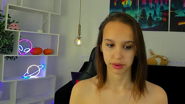 SandraTucker online show from 10/25/25, 03:03