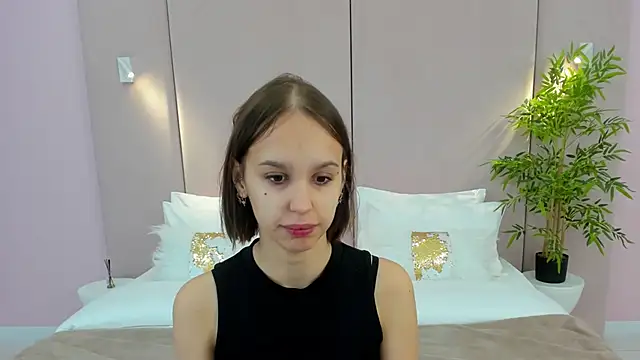 SandraTucker online show from 11/30/25, 02:59