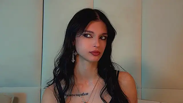 Snapshot of BeverlyMost chatting on 06/13/26, 06:11 BeverlyMost online show from 06/13/26, 06:11
