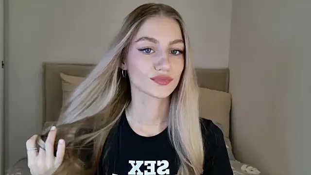 Snapshot of GabriellaOlsen chatting on 10/18/25, 11:33 GabriellaOlsen online show from 10/18/25, 11:33