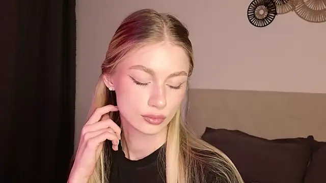 GabriellaOlsen online show from 04/15/26, 04:03