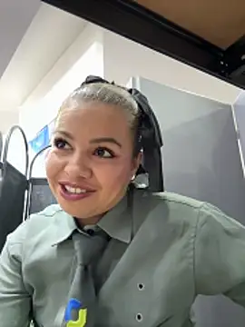 Snapshot of Ariana-07 chatting on 05/29/26, 02:04 Ariana-07 online show from 05/29/26, 02:04