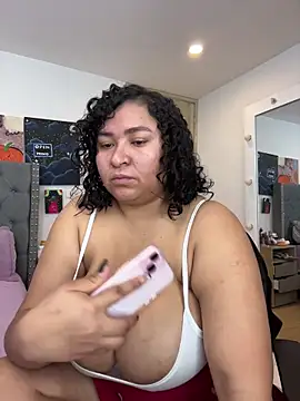 KarlaWild online show from 10/27/25, 04:22