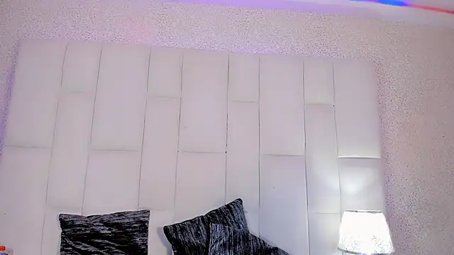 Angeles Busst online show from 10/24/25, 08:49