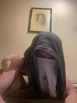 aebaleek2505 online show from 05/22/26, 08:53