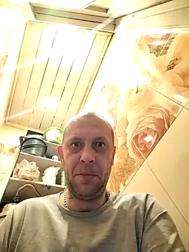 MaxDevilWhite online show from 11/02/25, 08:55