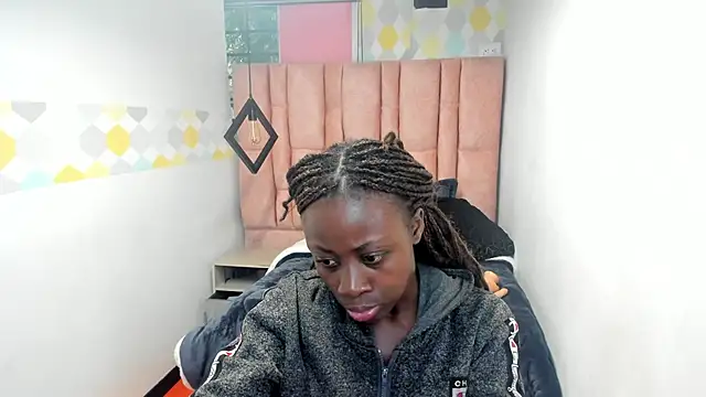 Snapshot of Sara_Naugty chatting on 09/29/25, 12:32 Sara Naugty online show from 09/29/25, 12:32