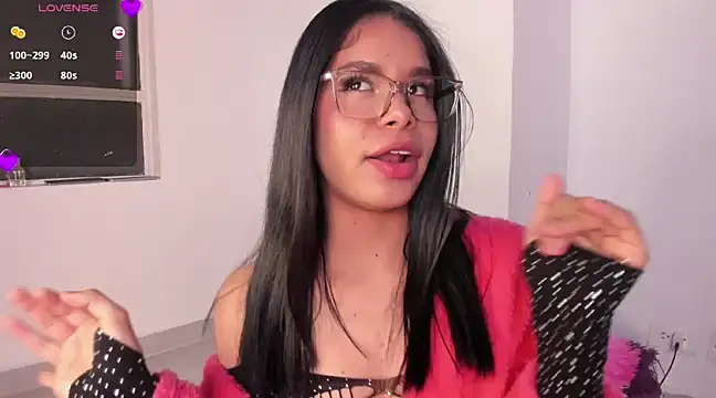 Snapshot of Cameron_Lovee chatting on 02/02/25, 01:02 Cameron Lovee online show from 02/02/25, 01:02