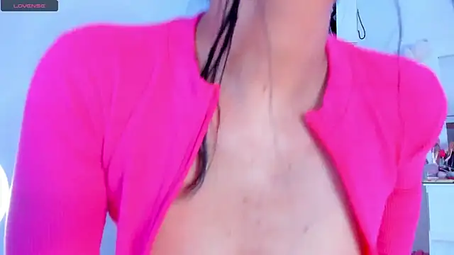 Snapshot of Cameron_Lovee chatting on 03/12/25, 04:35 Cameron Lovee online show from 03/12/25, 04:35