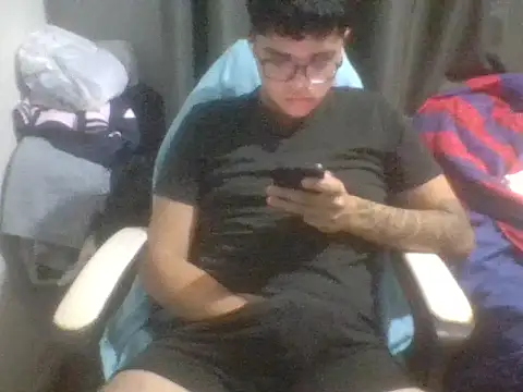 Snapshot of luciano18_ chatting on 01/22/25, 12:16 luciano18 online show from 01/22/25, 12:16