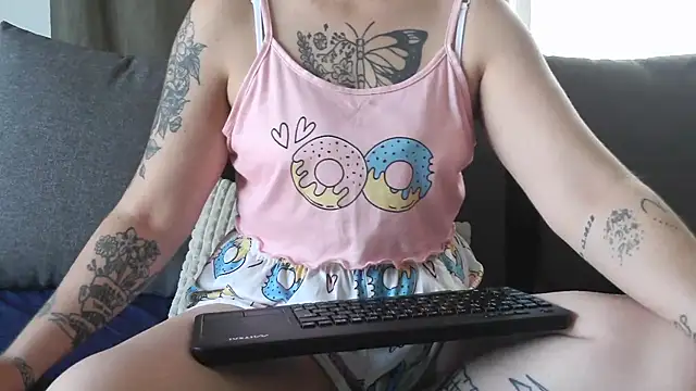 Snapshot of bunnyfox420 chatting on 07/07/26, 02:54 bunnyfox420 online show from 07/07/26, 02:54