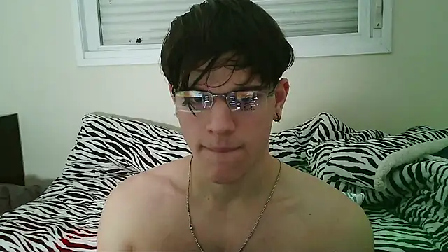 Snapshot of vitorsafado19 chatting on 06/13/26, 03:59 vitorsafado19 online show from 06/13/26, 03:59