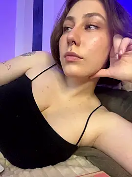 Snapshot of Molli_Luv chatting on 07/25/26, 11:41 Molli Luv online show from 07/25/26, 11:41