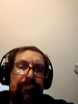 Snapshot of Johndis805 chatting on 10/27/25, 04:44 Johndis805 online show from 10/27/25, 04:44