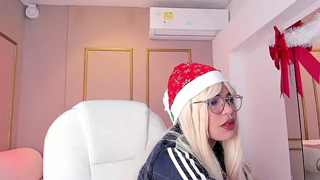 ZoeySnow online show from 12/17/25, 12:11