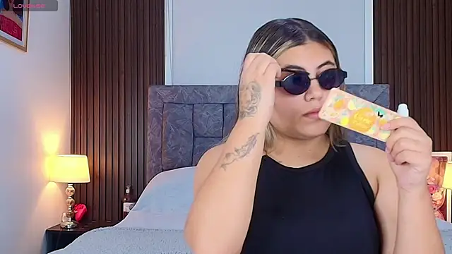 Snapshot of MeganCrow chatting on 06/08/26, 05:35 MeganCrow online show from 06/08/26, 05:35