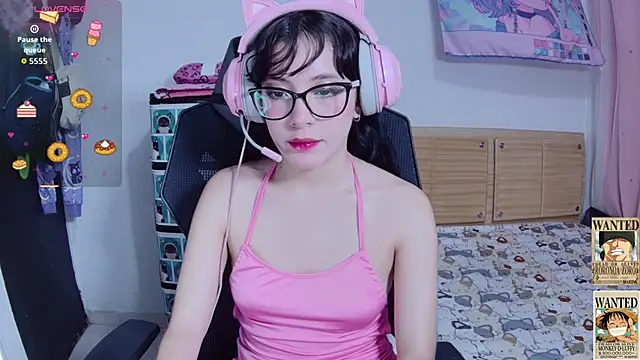 Snapshot of Yuna_pinkk chatting on 10/18/25, 04:04 Yuna pinkk online show from 10/18/25, 04:04