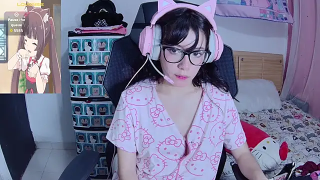 Snapshot of Yuna_pinkk chatting on 10/22/25, 04:02 Yuna pinkk online show from 10/22/25, 04:02