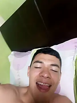 andresiito203 online show from 02/08/25, 04:47