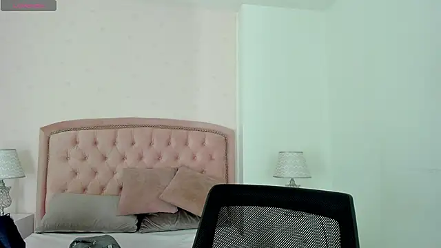 Kendall  Fox online show from 10/17/25, 04:48