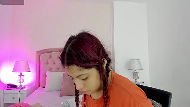 Kendall  Fox online show from 10/27/25, 06:06