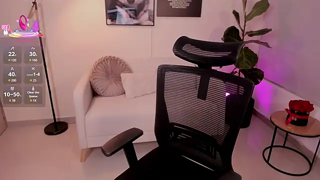 Snapshot of LairaScott chatting on 11/10/25, 11:37 LairaScott online show from 11/10/25, 11:37