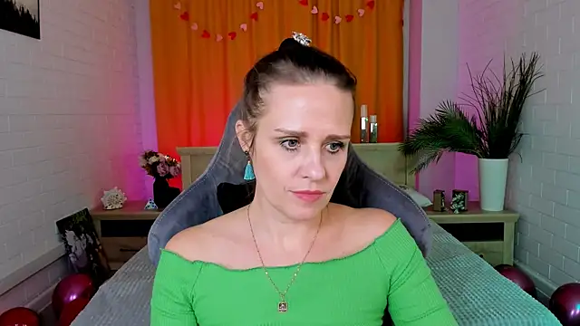 EmiliaBedy online show from 02/10/25, 03:42