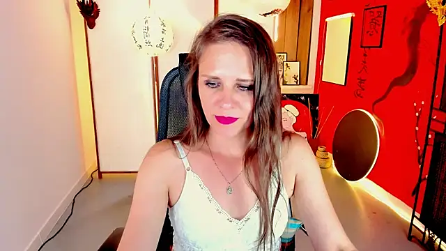 Snapshot of EmiliaBedy chatting on 06/03/26, 02:33 EmiliaBedy online show from 06/03/26, 02:33