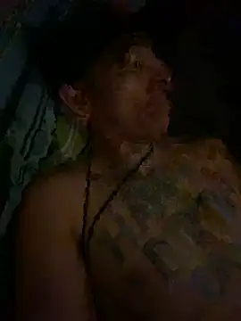 Snapshot of TwoTone1211 chatting on 02/09/25, 04:40 TwoTone1211 online show from 02/09/25, 04:40