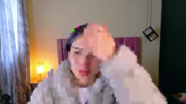 Snapshot of Sofii_cutee chatting on 02/14/26, 12:24 Sofii cutee online show from 02/14/26, 12:24