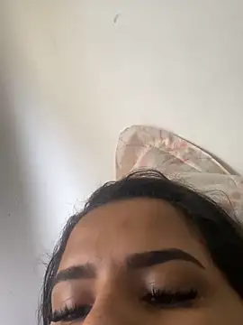 Snapshot of Alicia_BR chatting on 04/11/26, 01:48 Alicia BR online show from 04/11/26, 01:48