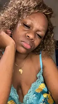 Snapshot of Boneca25 chatting on 02/27/25, 08:28 Boneca25 online show from 02/27/25, 08:28