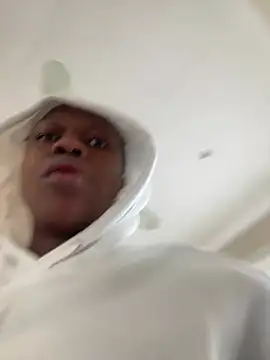 Snapshot of Boneca25 chatting on 03/03/25, 02:15 Boneca25 online show from 03/03/25, 02:15