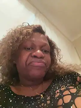 Snapshot of Boneca25 chatting on 03/17/25, 06:42 Boneca25 online show from 03/17/25, 06:42