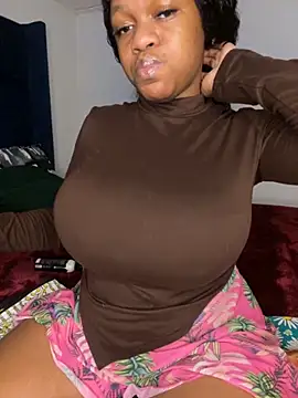 Snapshot of Boneca25 chatting on 10/16/25, 11:44 Boneca25 online show from 10/16/25, 11:44