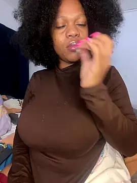 Snapshot of Boneca25 chatting on 10/22/25, 06:02 Boneca25 online show from 10/22/25, 06:02