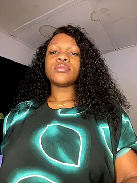 Snapshot of Boneca25 chatting on 10/23/25, 08:35 Boneca25 online show from 10/23/25, 08:35