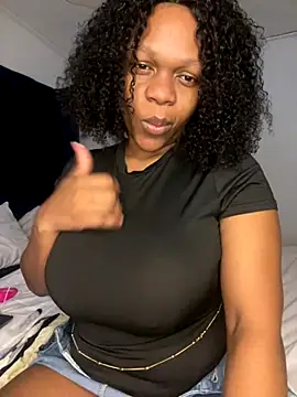 Snapshot of Boneca25 chatting on 11/07/25, 05:29 Boneca25 online show from 11/07/25, 05:29