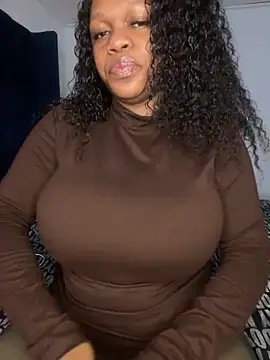 Snapshot of Boneca25 chatting on 11/11/25, 06:02 Boneca25 online show from 11/11/25, 06:02