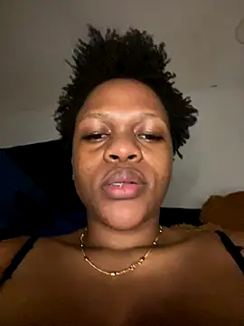 Snapshot of Boneca25 chatting on 11/13/25, 06:51 Boneca25 online show from 11/13/25, 06:51