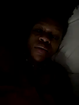 Snapshot of Boneca25 chatting on 11/28/25, 05:32 Boneca25 online show from 11/28/25, 05:32