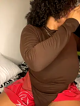 Snapshot of Boneca25 chatting on 11/29/25, 10:02 Boneca25 online show from 11/29/25, 10:02