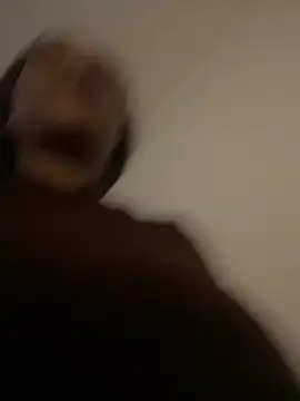 Snapshot of Boneca25 chatting on 12/17/25, 08:31 Boneca25 online show from 12/17/25, 08:31