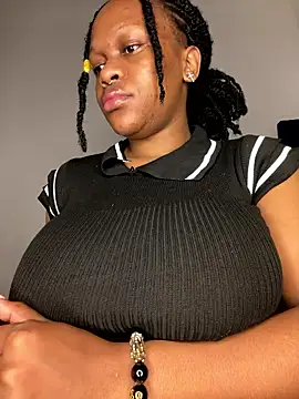 Snapshot of Boneca25 chatting on 01/08/26, 10:17 Boneca25 online show from 01/08/26, 10:17