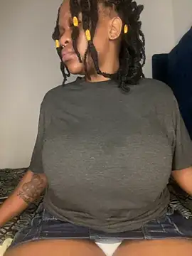 Snapshot of Boneca25 chatting on 01/11/26, 09:58 Boneca25 online show from 01/11/26, 09:58